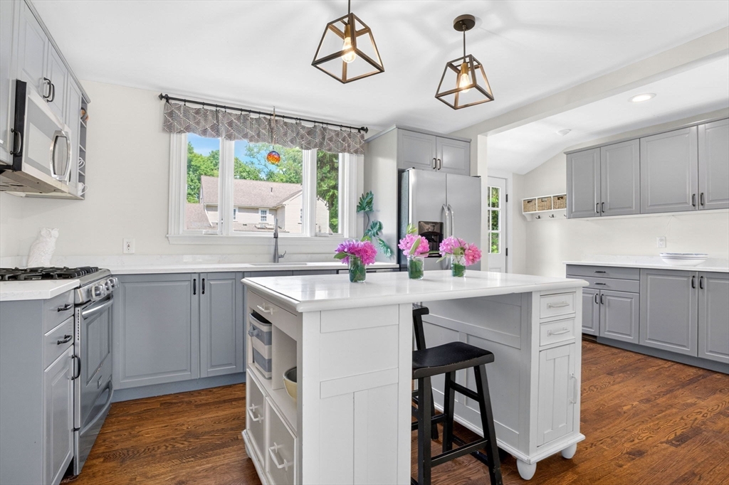 58 Leighton Road Wellesley, MA 02482 - Photo 5 of 25