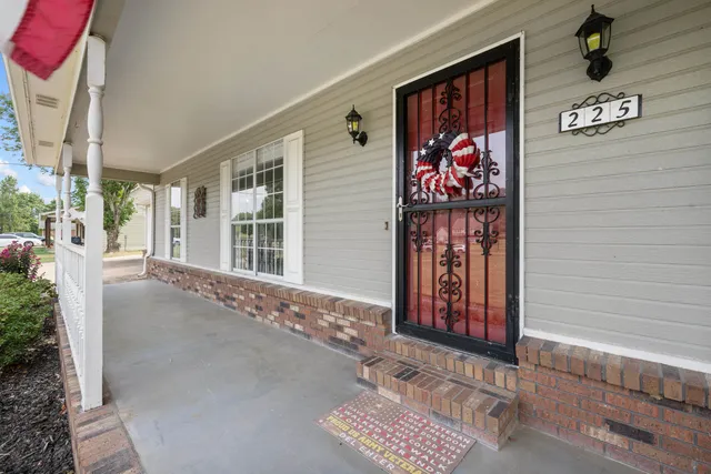 a view of front door and outdoor space