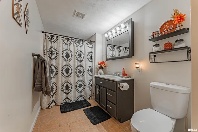 $79,900 | 1227 Delavan Street, Lincoln, IL 62656