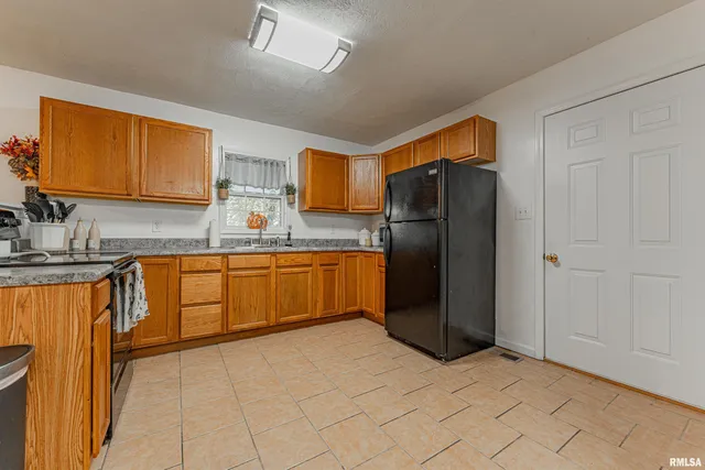 $79,900 | 1227 Delavan Street, Lincoln, IL 62656