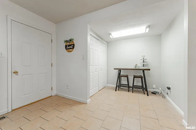 $79,900 | 1227 Delavan Street, Lincoln, IL 62656