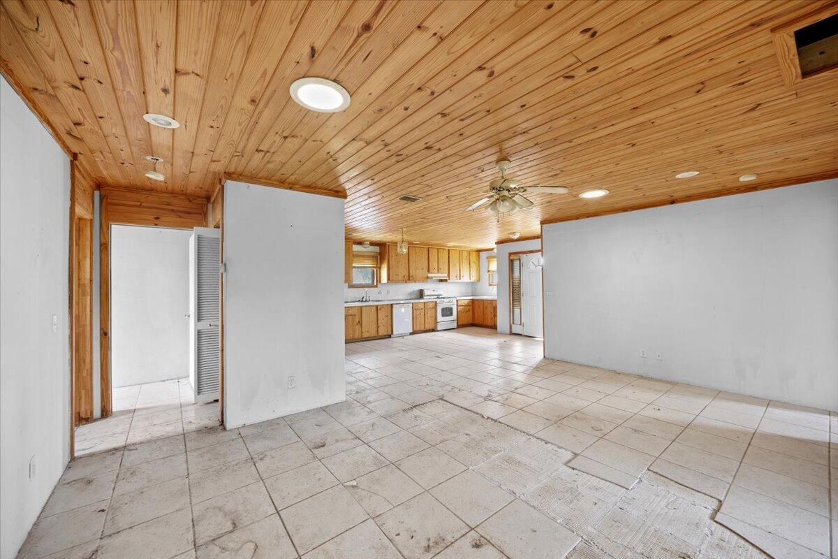 5704 Arnold Road Panama City, FL 32404 - Photo 22 of 25 a view of a hallway with closet