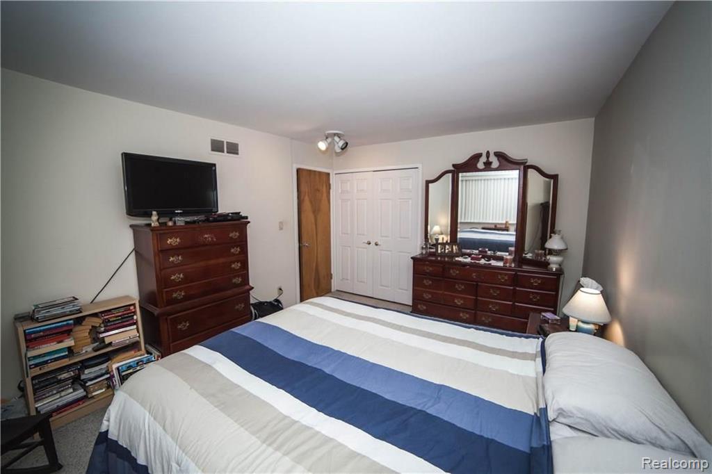 29664 Hoover Road Warren, MI 48093 - Photo 10 of 11