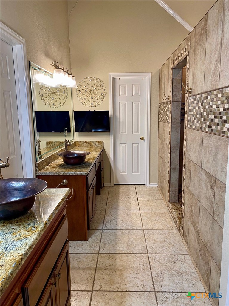 210 Ranchgate Trail McGregor, TX 76657 - Photo 22 of 33 Primary bath