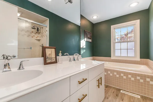 $565,000 | 3131 Howlett Drive Southeast, Ada, MI 49301