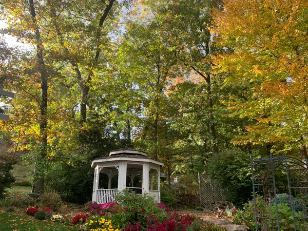 $565,000 | 3131 Howlett Drive Southeast, Ada, MI 49301