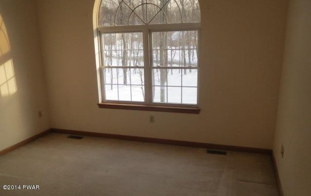 83 Oakenshield Drive Bushkill, PA 18371 - Photo 11 of 12
