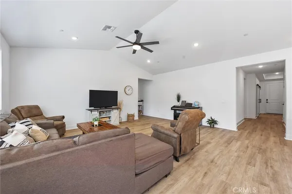 $565,000 | 212 Artina Court, Tehachapi, CA 93561