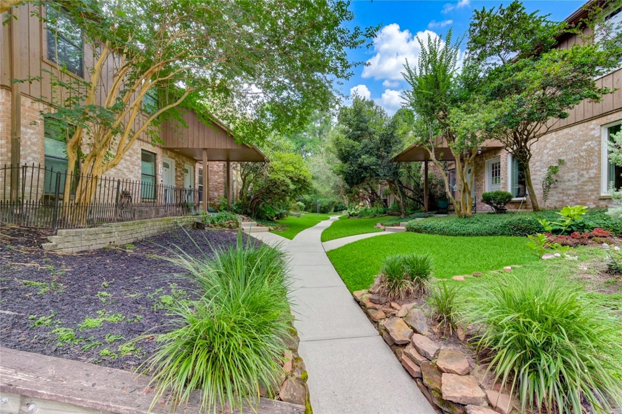 1011 Hamblen Road, Unit 307 Houston, TX 77339 - Photo 5 of 50