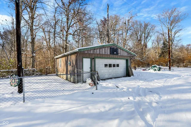 $1 | 11496 North Spring Lake Drive, Mooresville, IN 46158