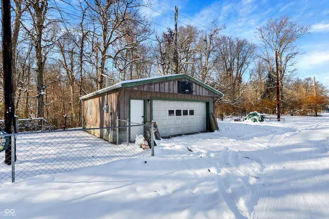 $1 | 11496 North Spring Lake Drive, Mooresville, IN 46158