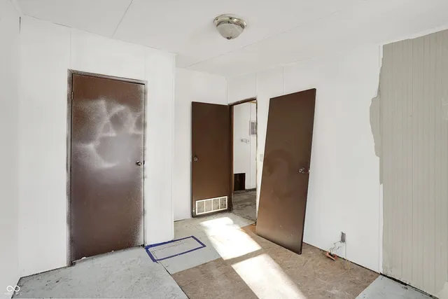 $1 | 11496 North Spring Lake Drive, Mooresville, IN 46158