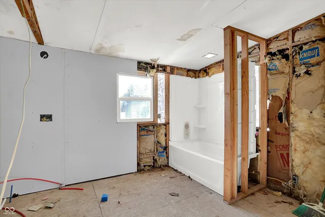 $1 | 11496 North Spring Lake Drive, Mooresville, IN 46158