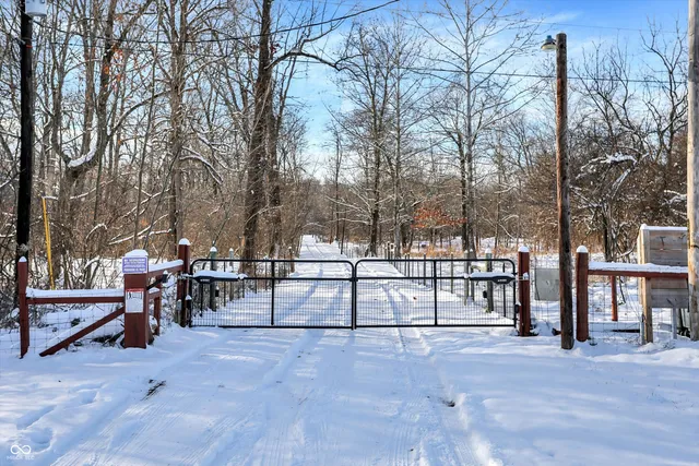 $1 | 11496 North Spring Lake Drive, Mooresville, IN 46158