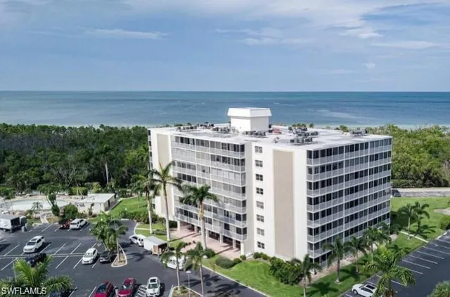 $250,000 | 3 Bluebill Avenue, Unit 205, Naples, FL 34108