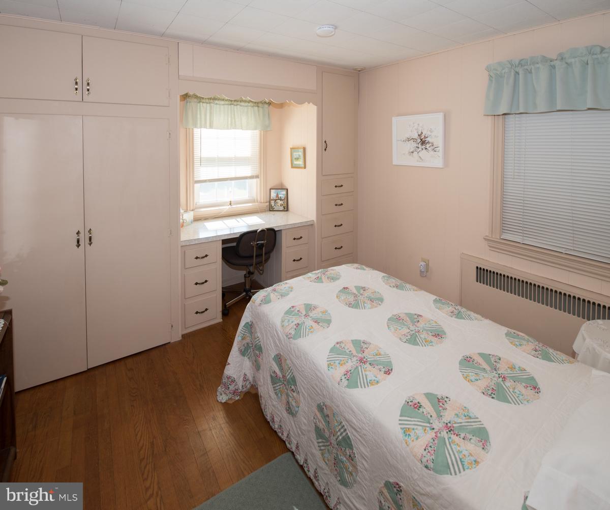 1502 Esbenshade Road Lancaster, PA 17601 - Photo 20 of 25 Bedroom3/Built-Ins/Desk