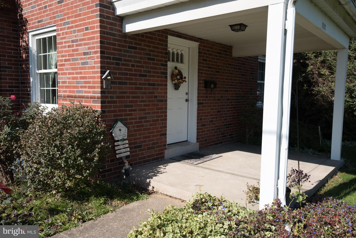 1502 Esbenshade Road Lancaster, PA 17601 - Photo 5 of 25 Cozy Porch