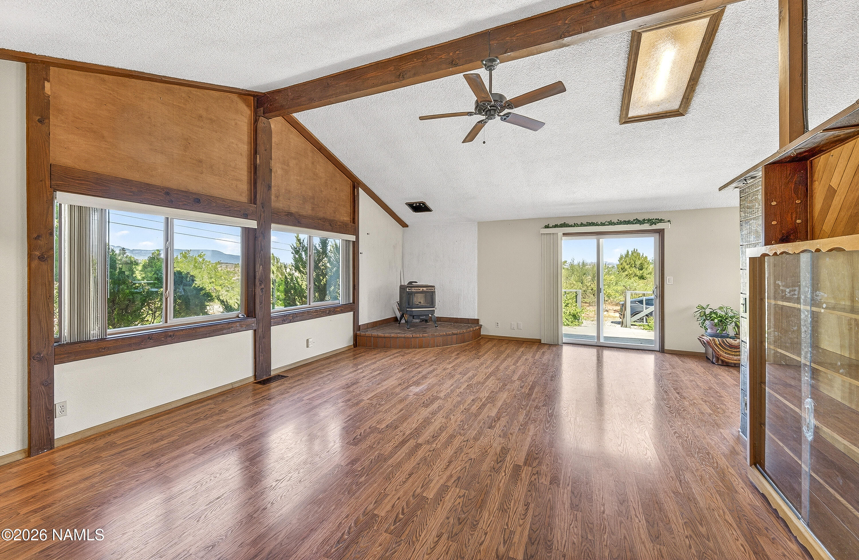 633 Oasis Road Camp Verde, AZ 86322 - Photo 12 of 47 Living Room