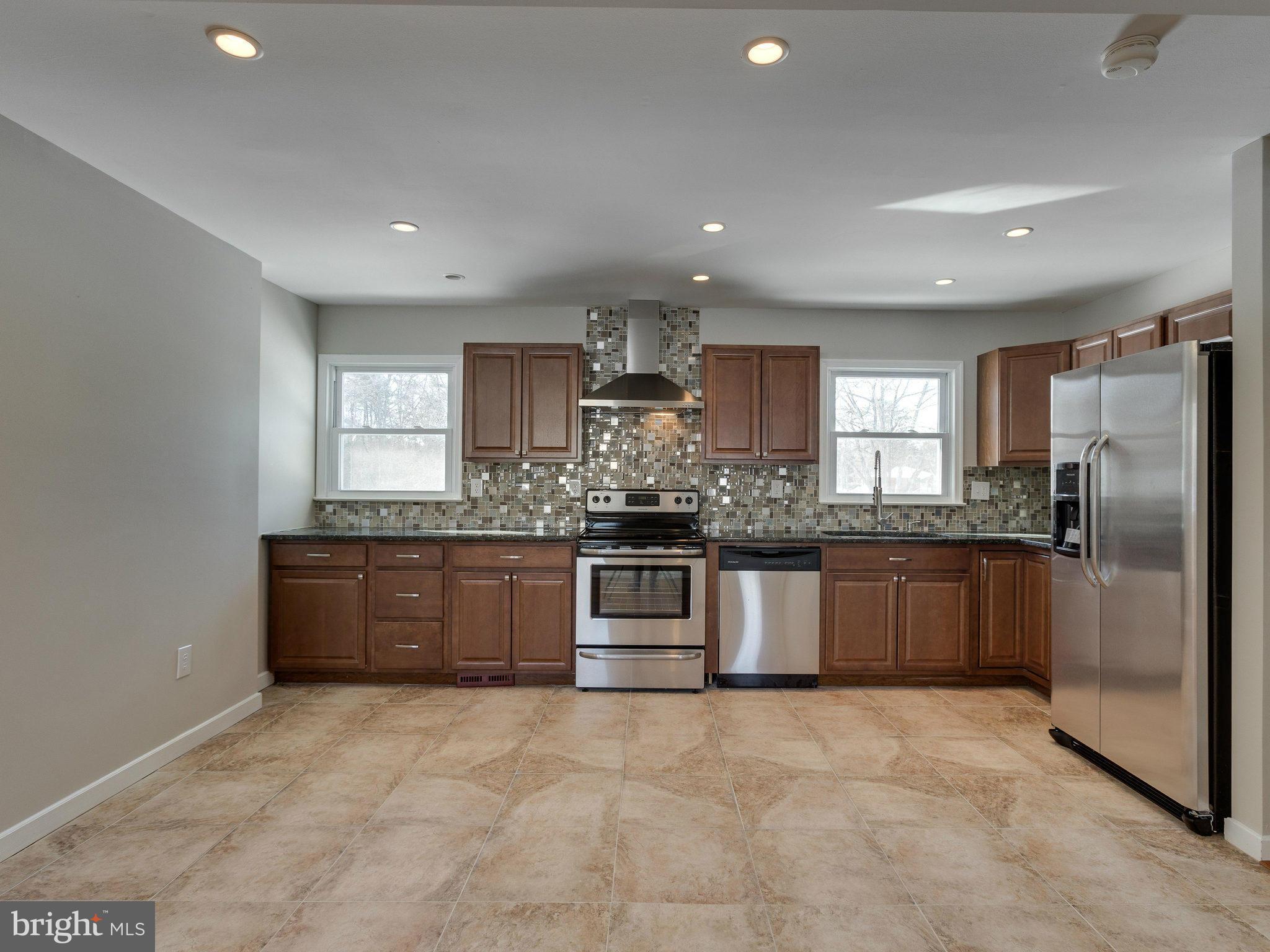 15301 Thoroughfare Road Gainesville, VA 20155 - Photo 16 of 30 Kitchen