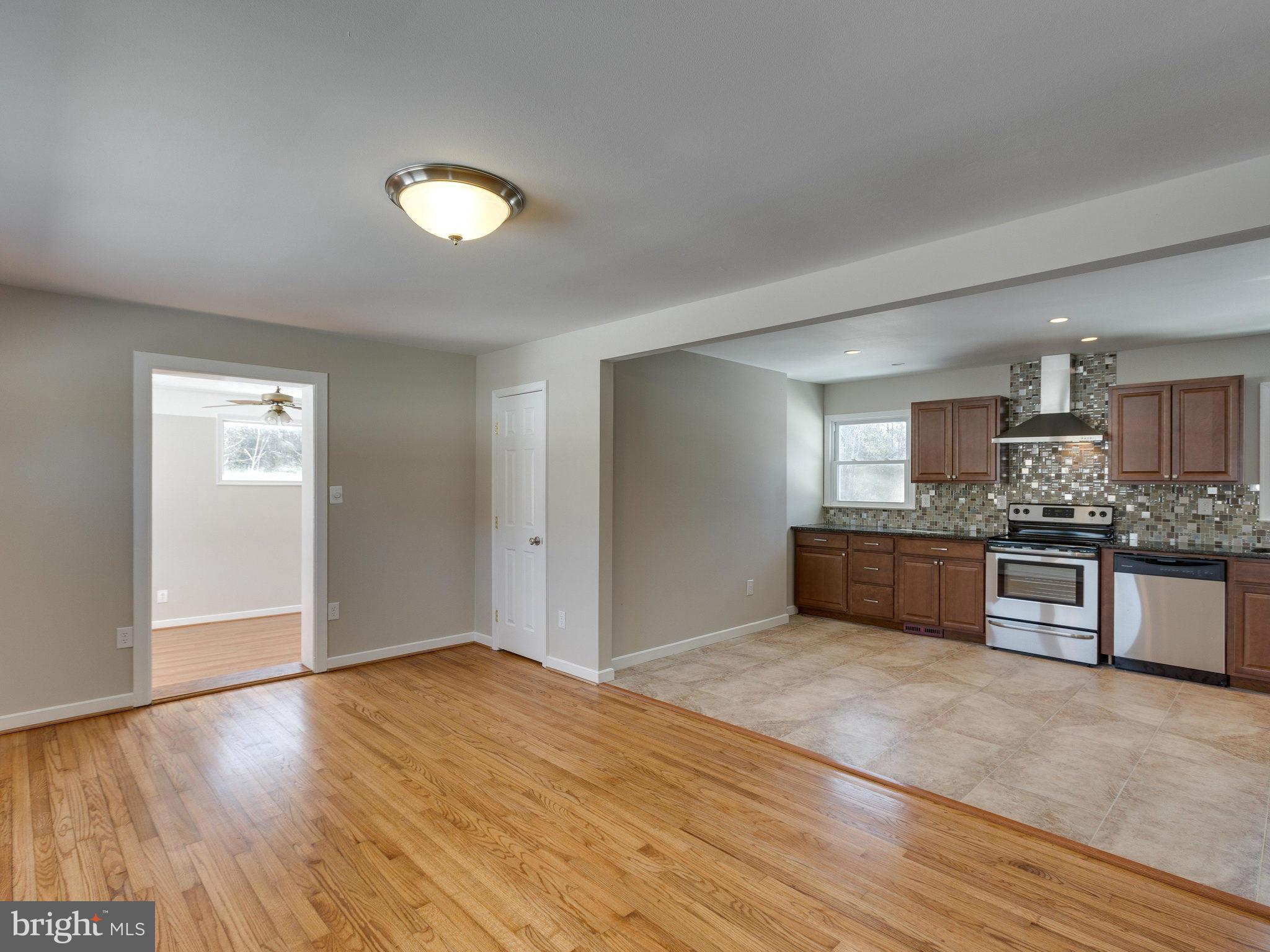 15301 Thoroughfare Road Gainesville, VA 20155 - Photo 6 of 30 Living Room