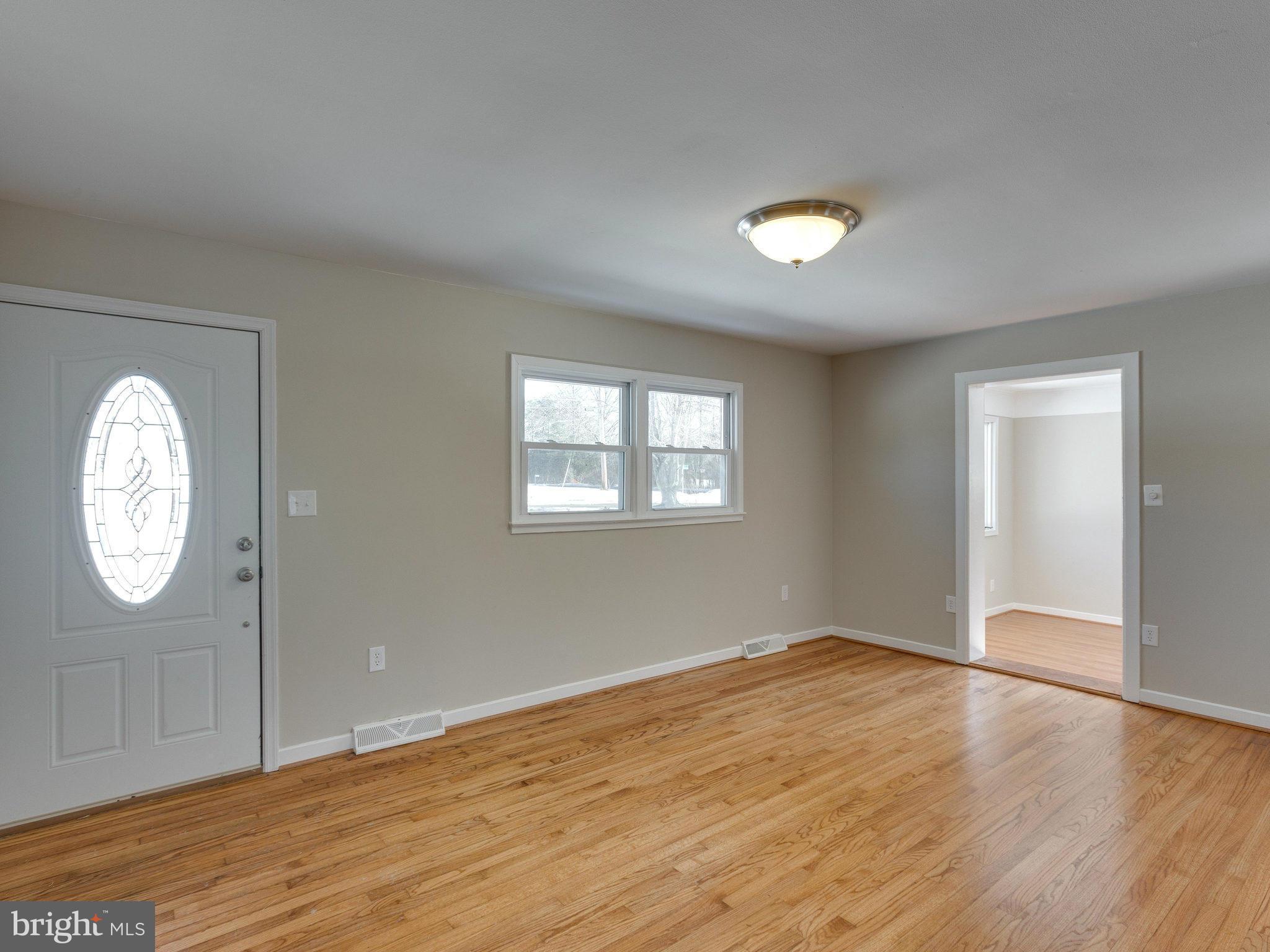 15301 Thoroughfare Road Gainesville, VA 20155 - Photo 7 of 30 Living Room