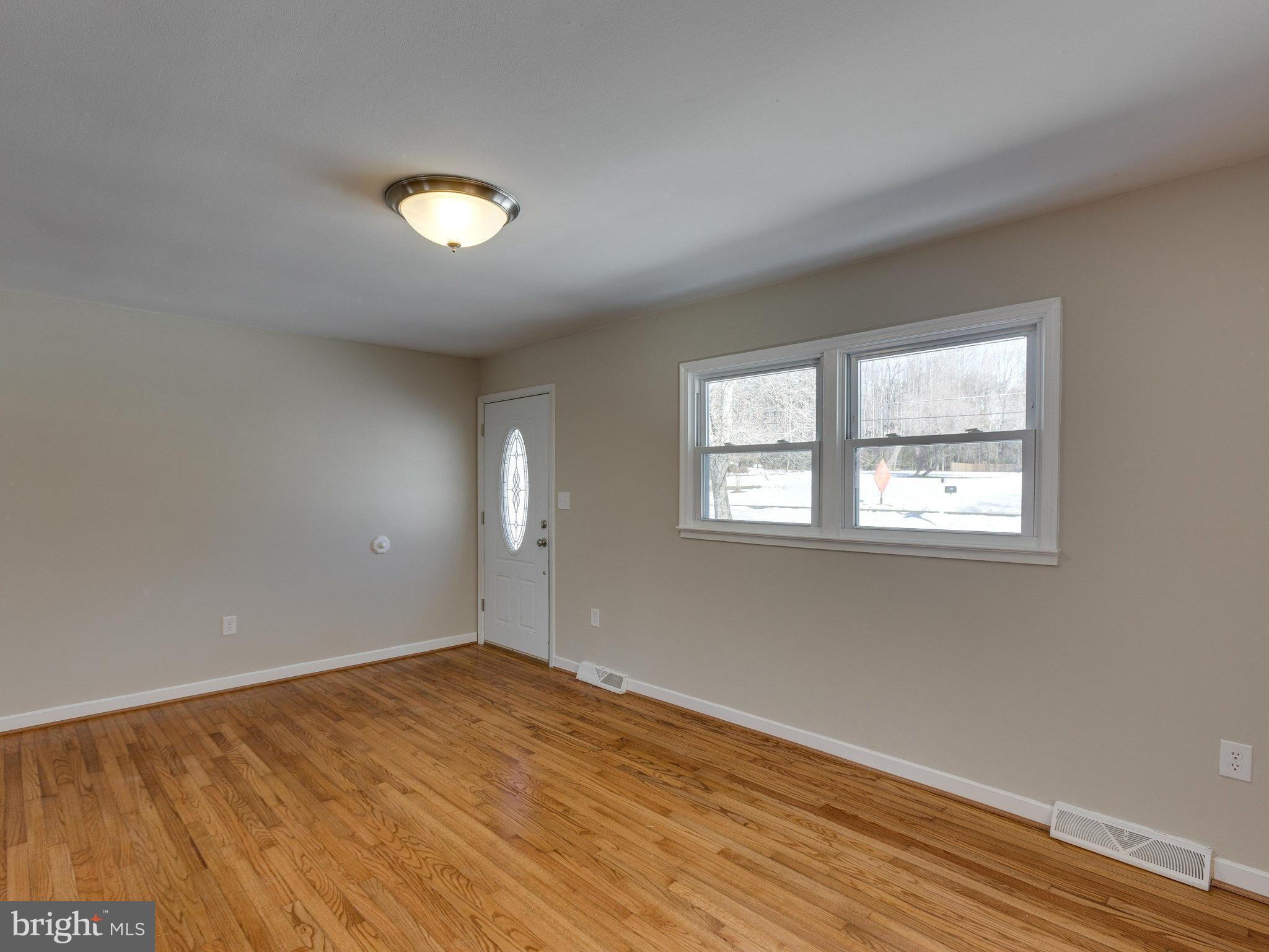 15301 Thoroughfare Road Gainesville, VA 20155 - Photo 8 of 30 Living Room