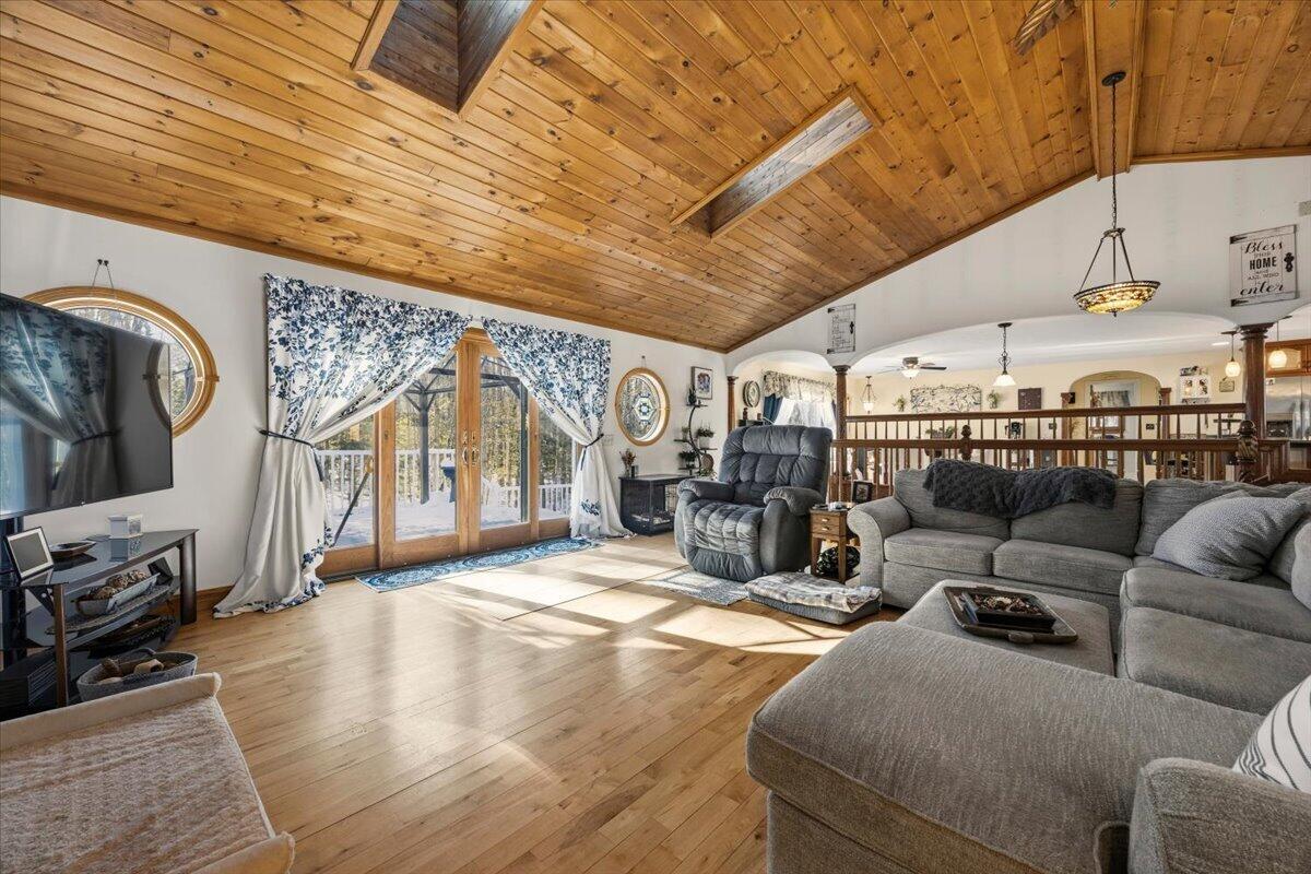 26 Old Country Way Limerick, ME 04048 - Photo 5 of 46 Living room