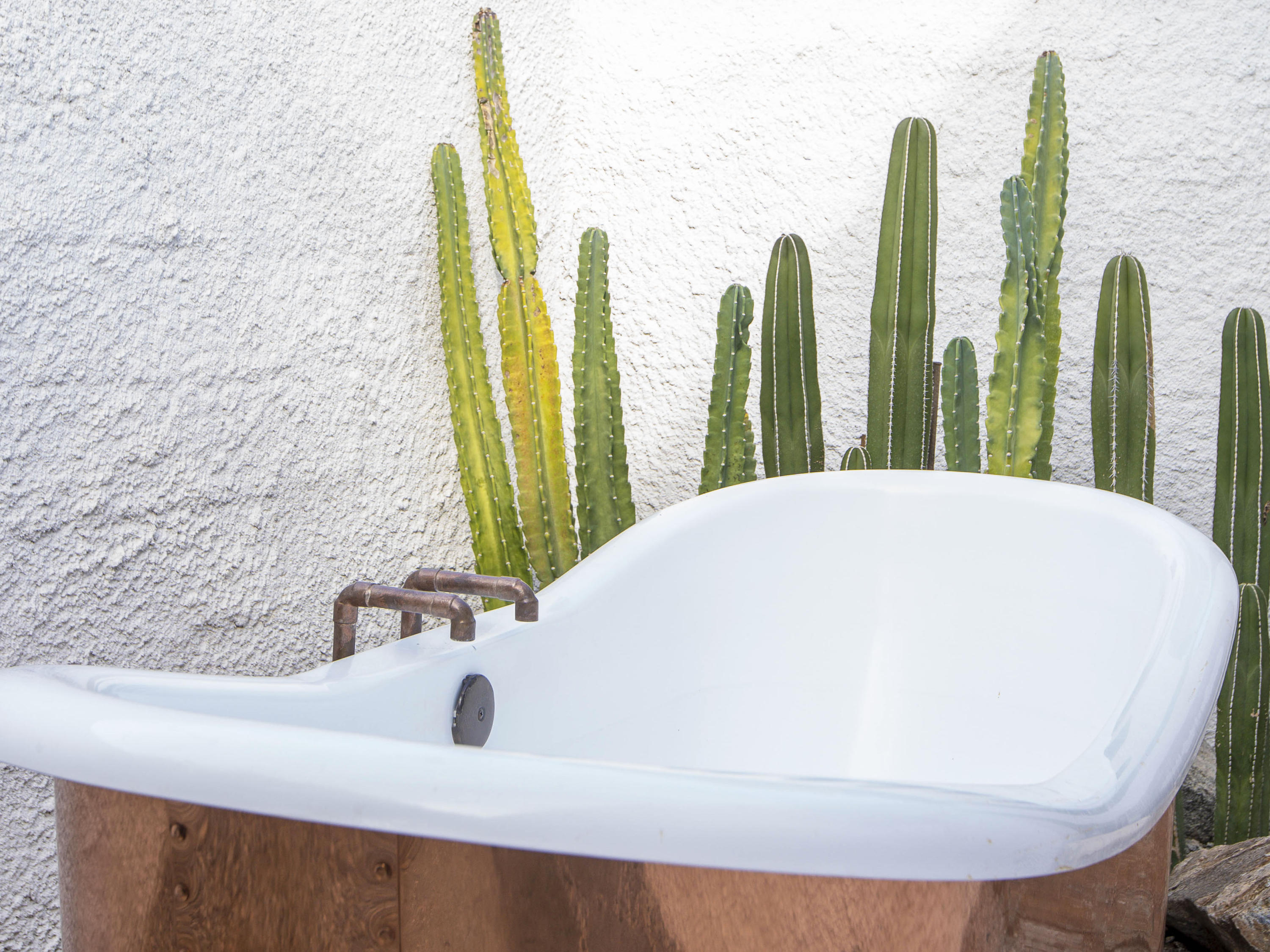 71607 Sahara Road Rancho Mirage, CA 92270 - Photo 21 of 40 a close view of a bathtub
