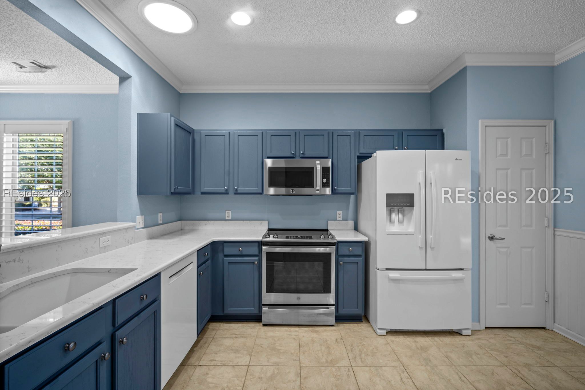 1 Nesting Lane Bluffton, SC 29909 - Photo 9 of 42 Kitchen with newly remodeled cabinets