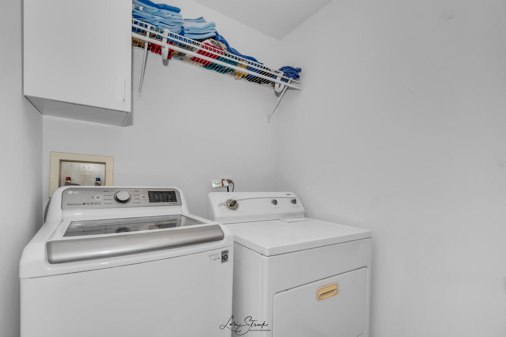 25009 Clare Circle Manhattan, IL 60442 - Photo 16 of 20 a utility room with dryer and washer