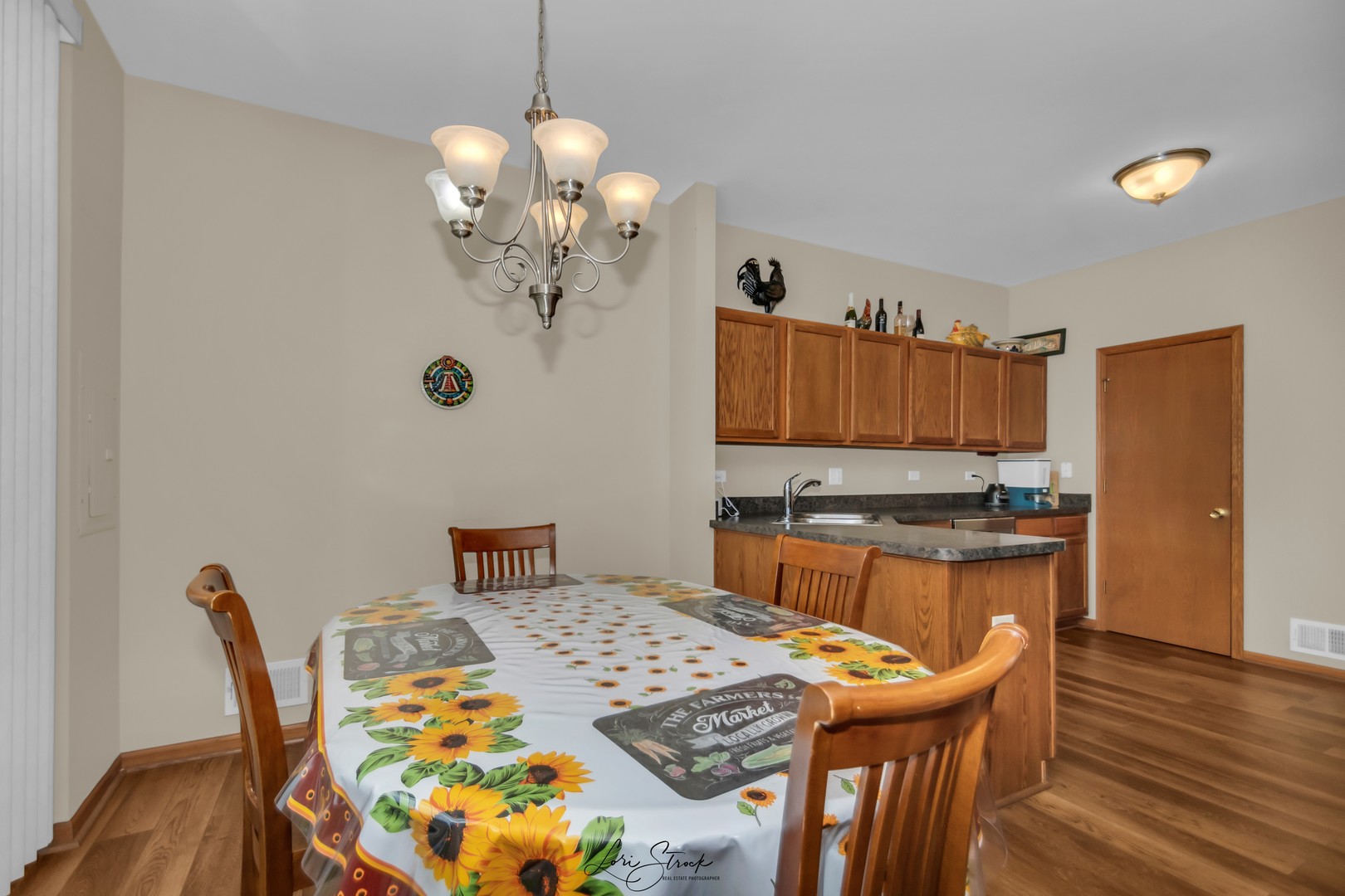 25009 Clare Circle Manhattan, IL 60442 - Photo 9 of 20 a kitchen with a table and chairs in it