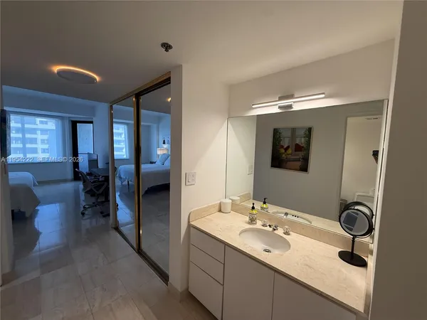 a en suite bathroom with a double vanity sink and mirror
