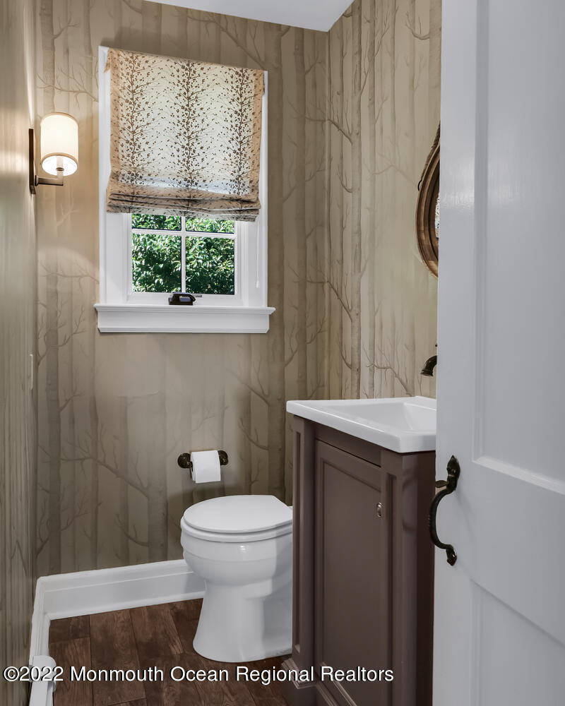 1 Hill Road Atlantic Highlands, NJ 07716 - Photo 11 of 28 Powder Room