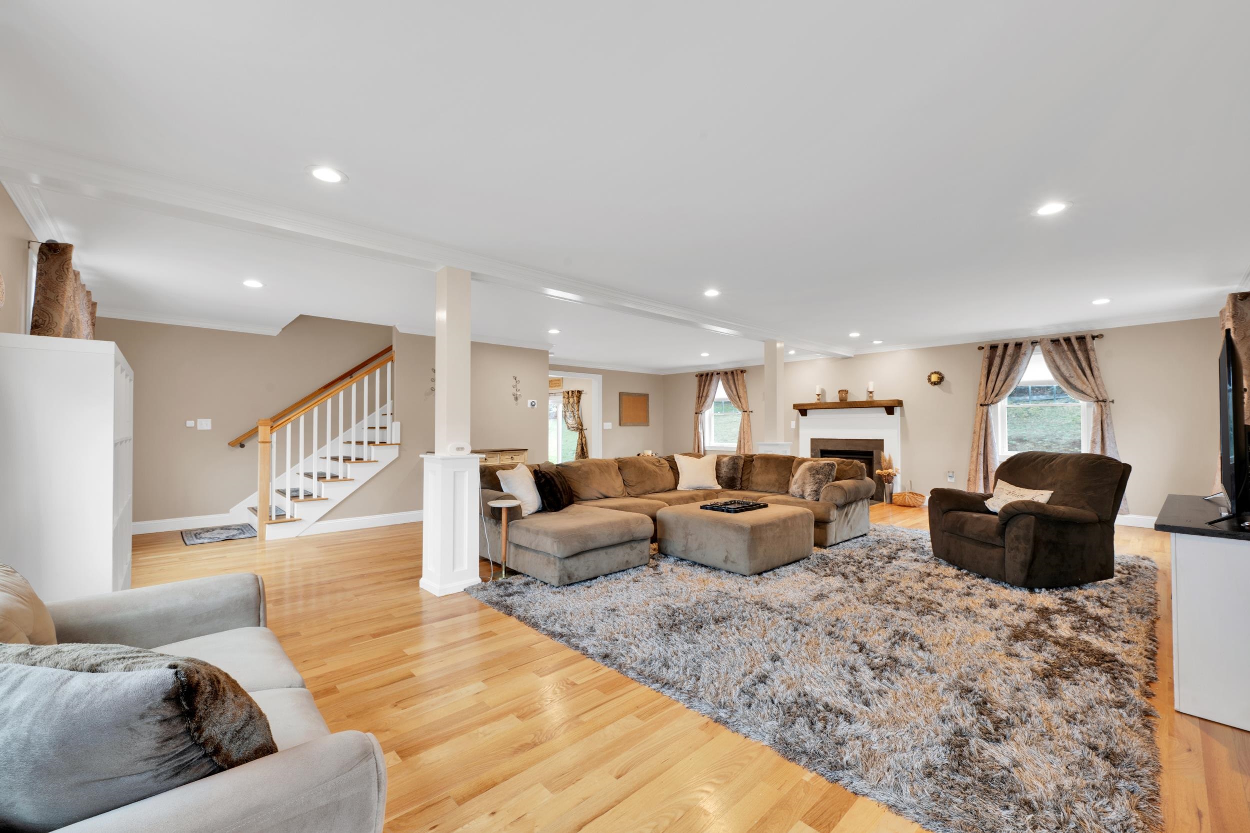 25 Riverview Circle Litchfield, NH 03052 - Photo 14 of 50
