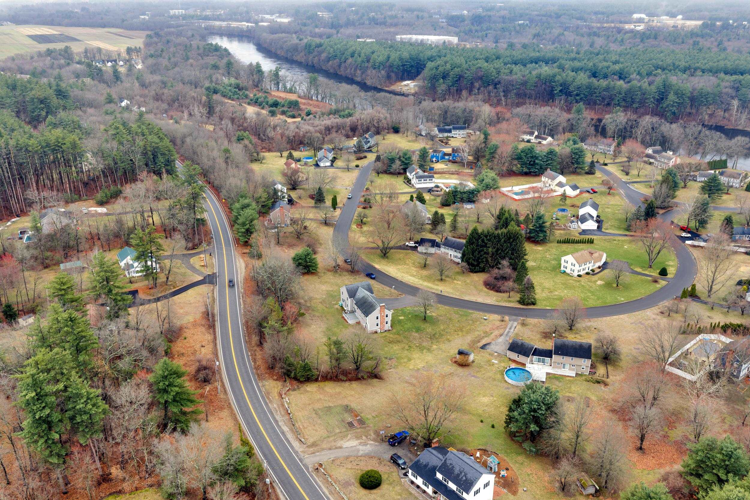 25 Riverview Circle Litchfield, NH 03052 - Photo 2 of 50