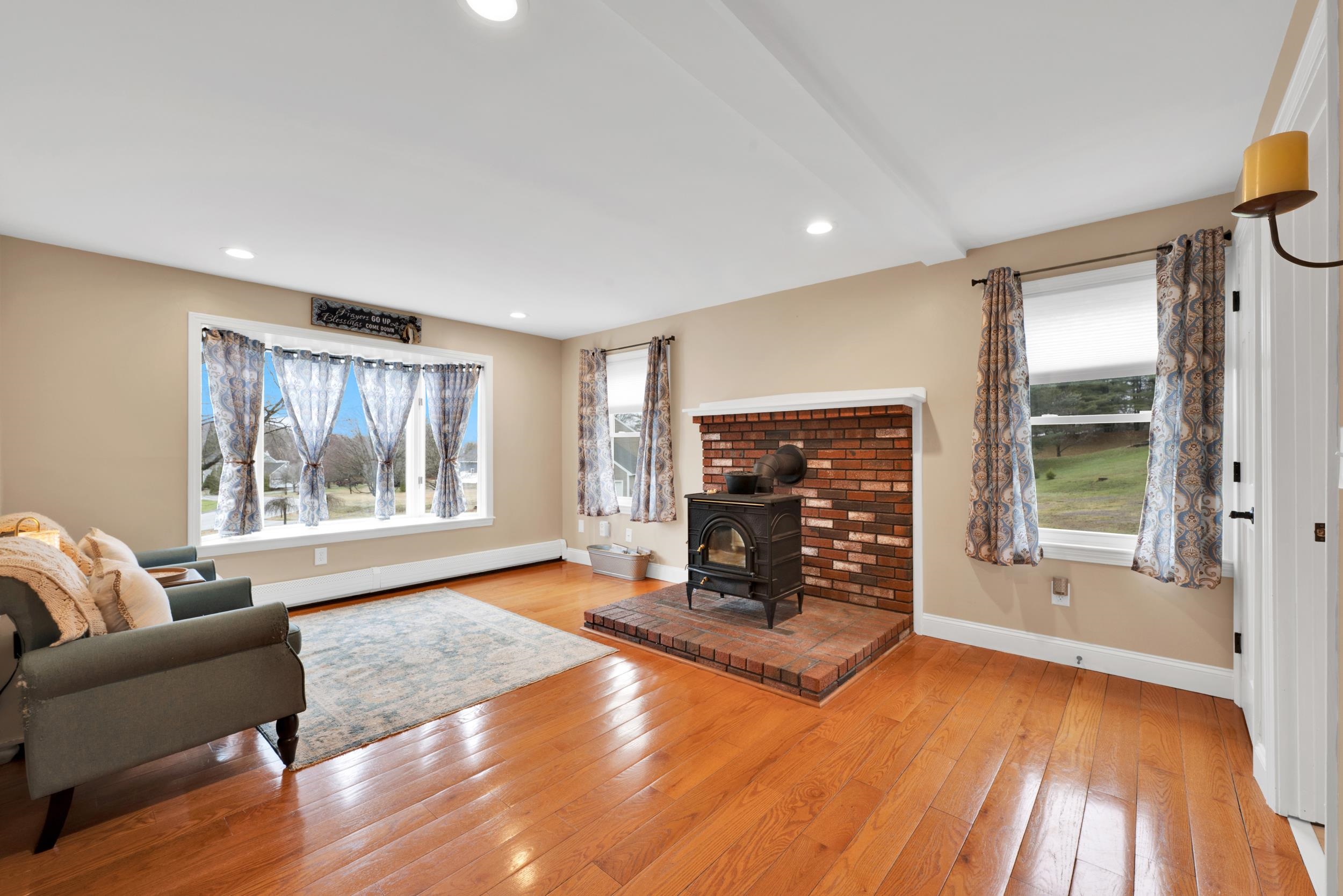 25 Riverview Circle Litchfield, NH 03052 - Photo 9 of 50