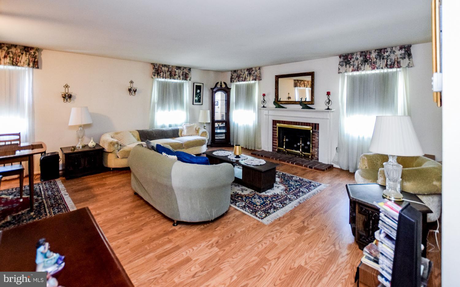 12349 Shadetree Lane Laurel, MD 20708 - Photo 4 of 27 Living Room
