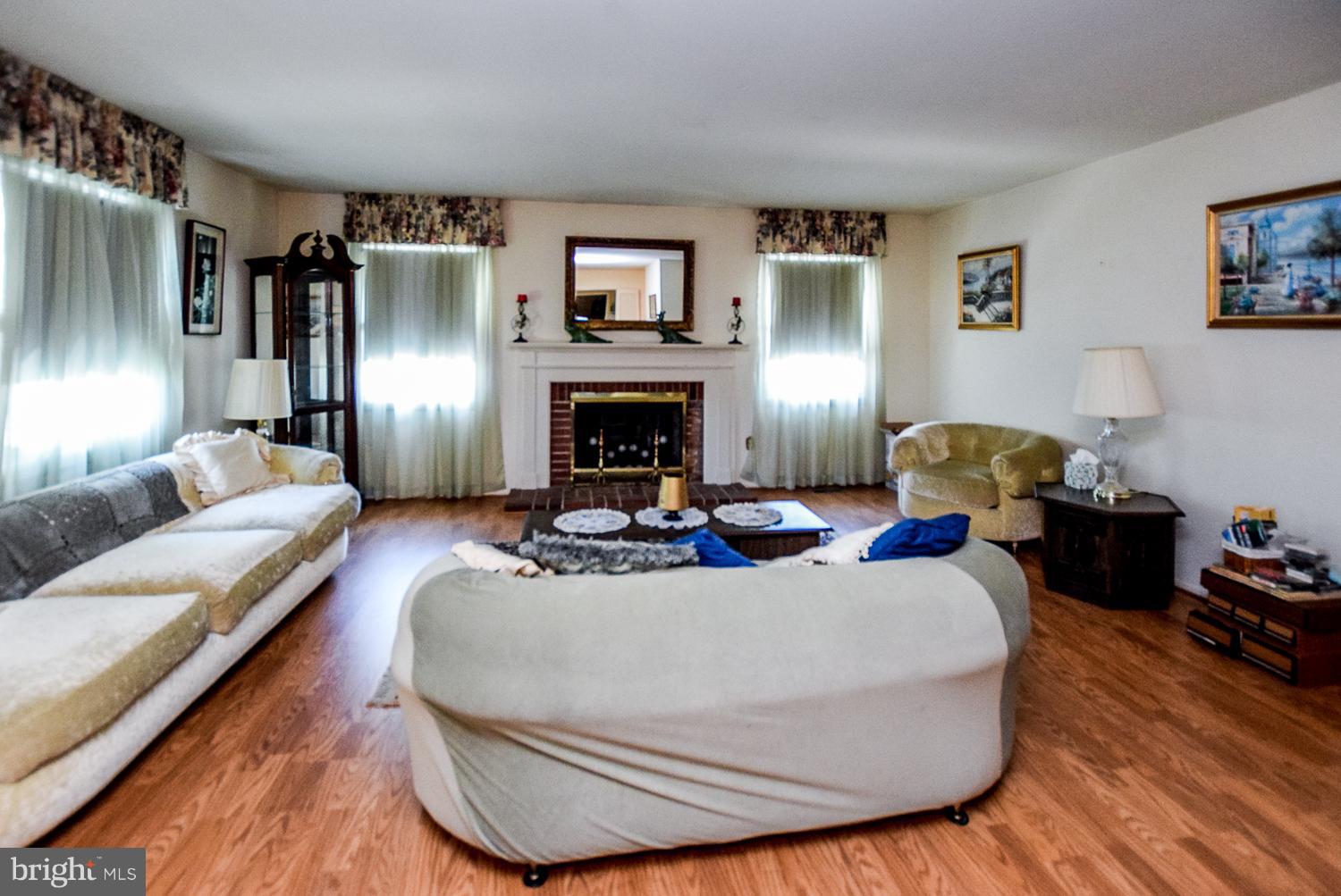 12349 Shadetree Lane Laurel, MD 20708 - Photo 5 of 27 Living Room