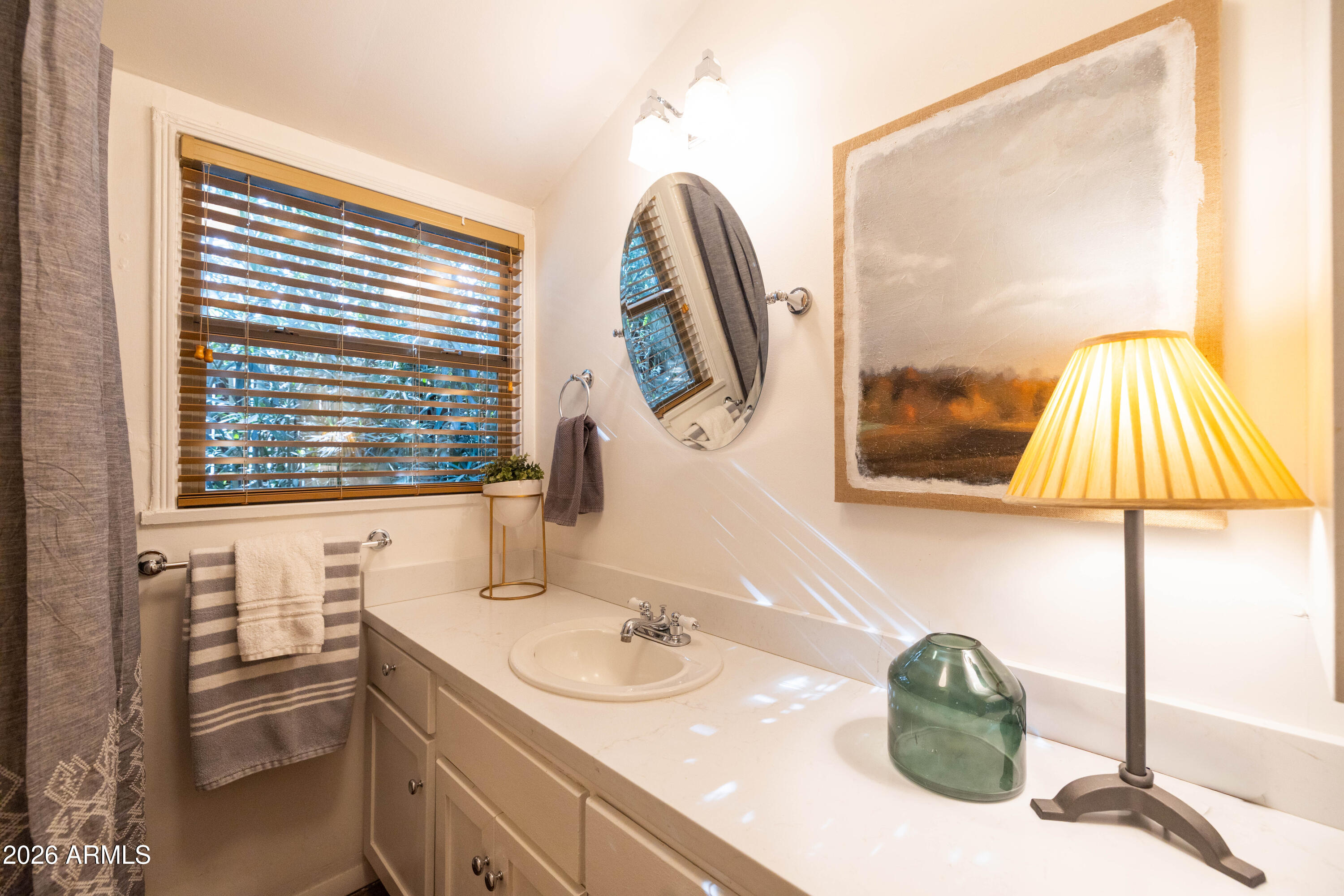 30 West Edgemont Avenue Phoenix, AZ 85013 - Photo 29 of 68 Guest Bathroom