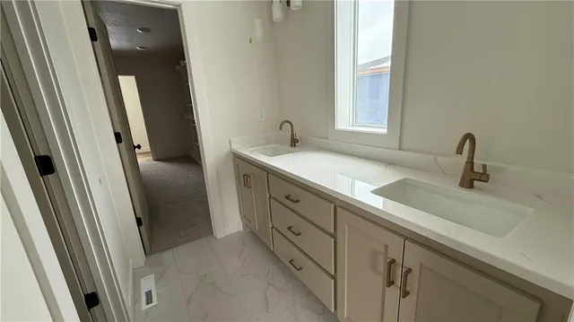 $460,500 | 704 Southeast 21st Street, Oak Grove, MO 64075