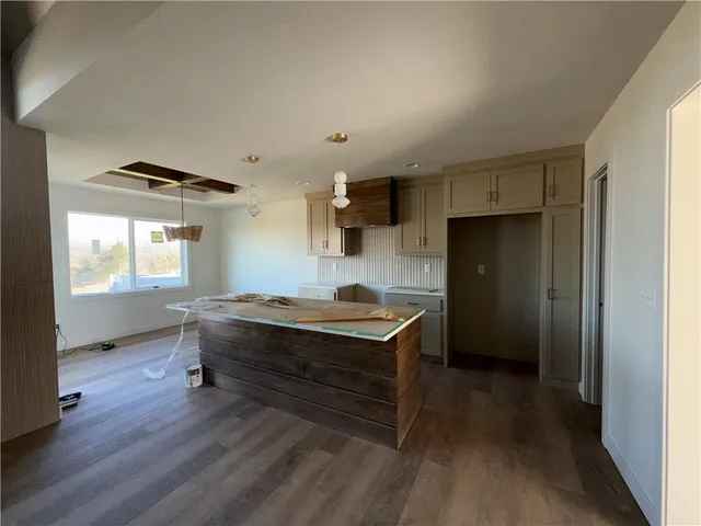 $460,500 | 704 Southeast 21st Street, Oak Grove, MO 64075