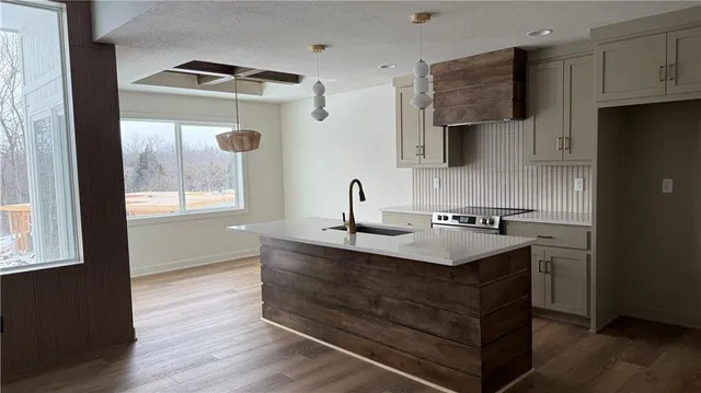 $460,500 | 704 Southeast 21st Street, Oak Grove, MO 64075