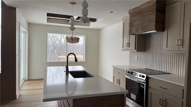 $460,500 | 704 Southeast 21st Street, Oak Grove, MO 64075