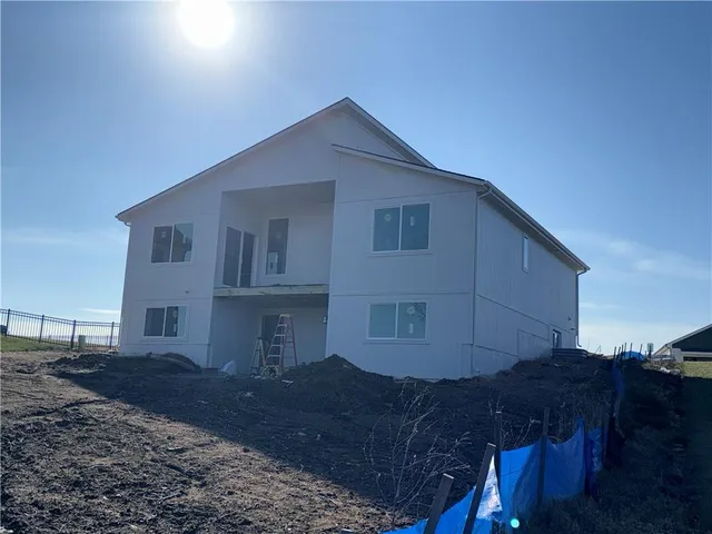 $460,500 | 704 Southeast 21st Street, Oak Grove, MO 64075