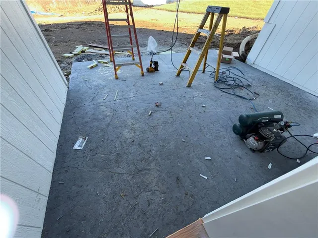 $460,500 | 704 Southeast 21st Street, Oak Grove, MO 64075