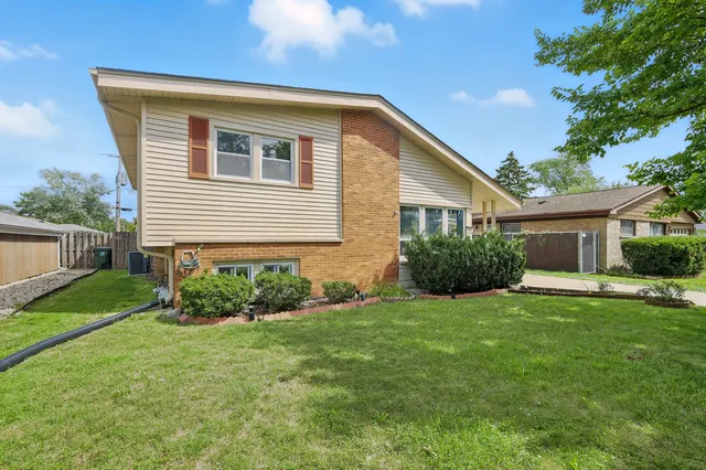 $529,900 | 8929 Cherry Avenue, Morton Grove, IL 60053