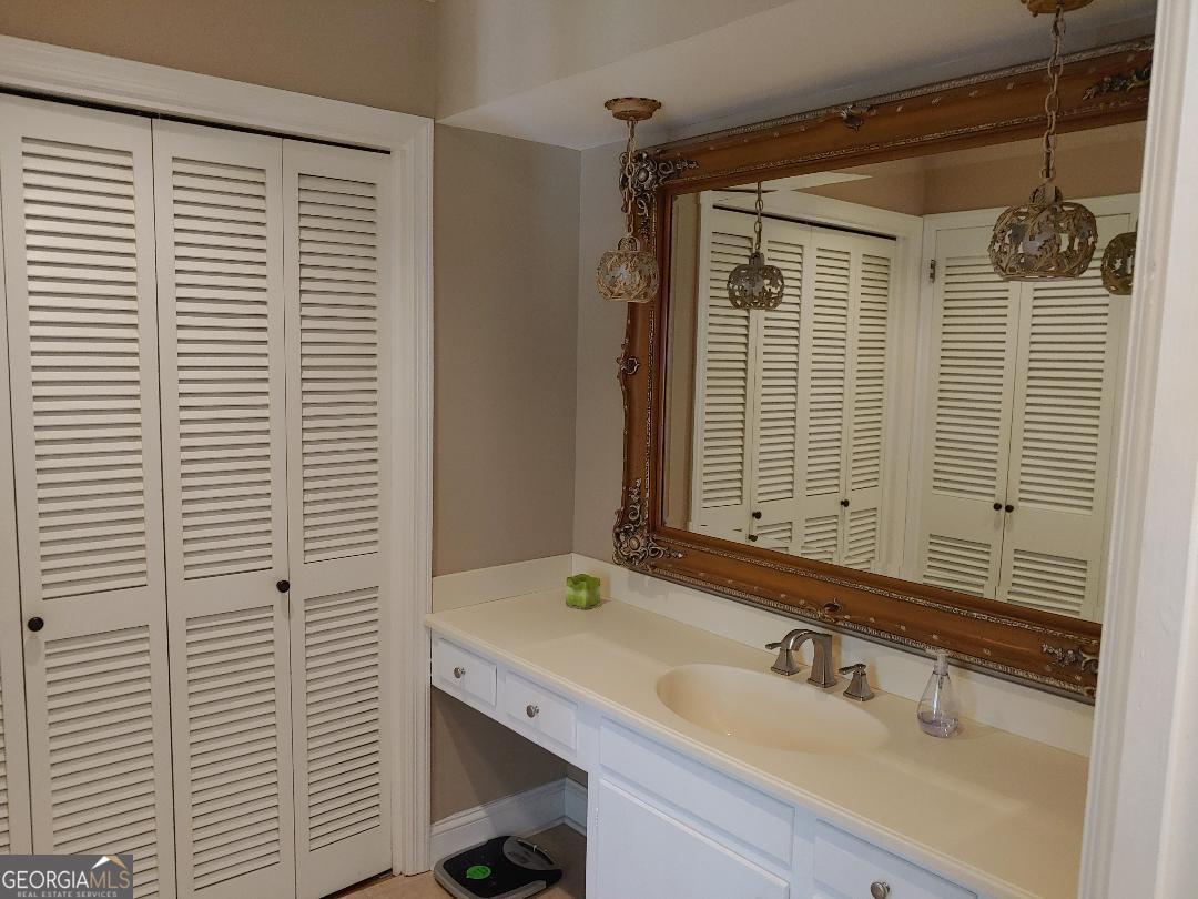 428 Wesleyan Drive Macon, GA 31210 - Photo 12 of 26 a bathroom with a sink and a mirror