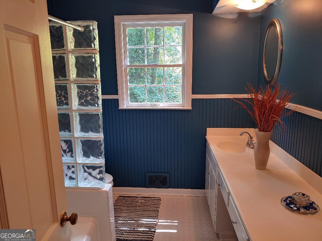 428 Wesleyan Drive Macon, GA 31210 - Photo 15 of 26 a bathroom with a tub and a window