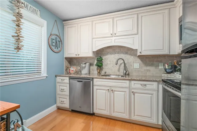 $449,900 | 30 Sweet Meadows Court, Unit 26, Narragansett, RI 02882