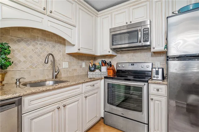 $449,900 | 30 Sweet Meadows Court, Unit 26, Narragansett, RI 02882